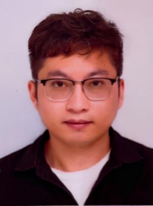 男孩戴着眼镜

描述已自动生成