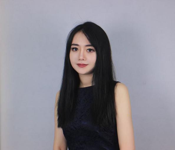 A person with long black hair

Description automatically generated