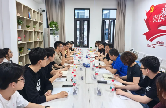 承同舟共济之志，担青年时代之责丨同济大学党委常委、常务副校长吕培明教授走进西北五楼开展驻楼导师活动