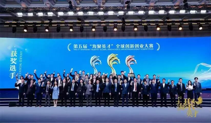 祝贺我院优秀校友曹金在全球创新创业峰会获金聚奖! 祝贺我院优秀校友曹金在全球创新创业峰会获金聚奖!