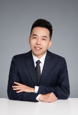 A person in a suit and tie

Description automatically generated